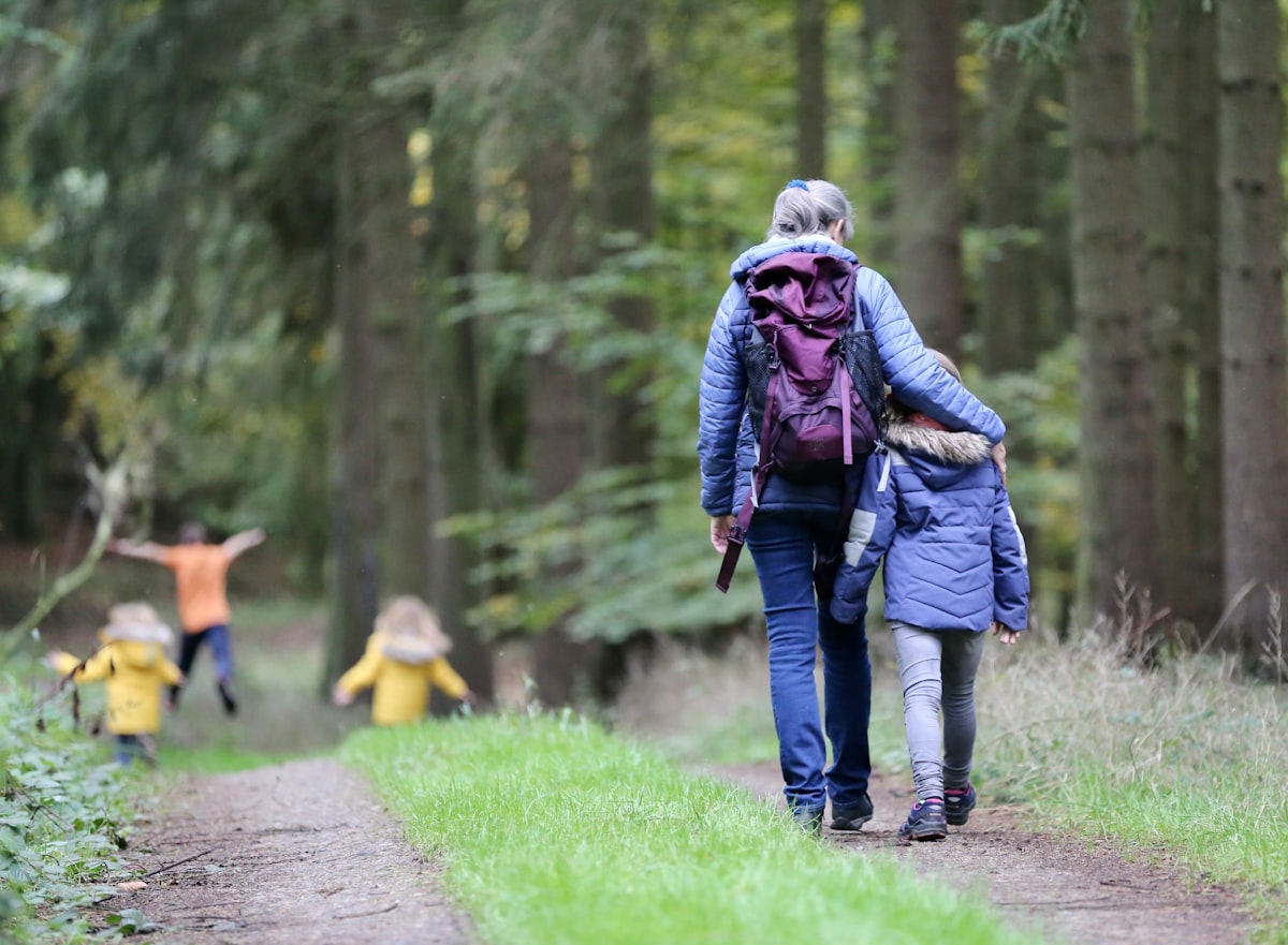 Nordic walking is geen opa-sport en de cijfers bewijzen het